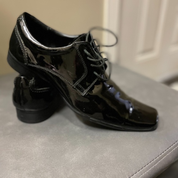 Size 11 Mens Patent leather shoes! Like brand new. Only used once. - Picture 2 of 3